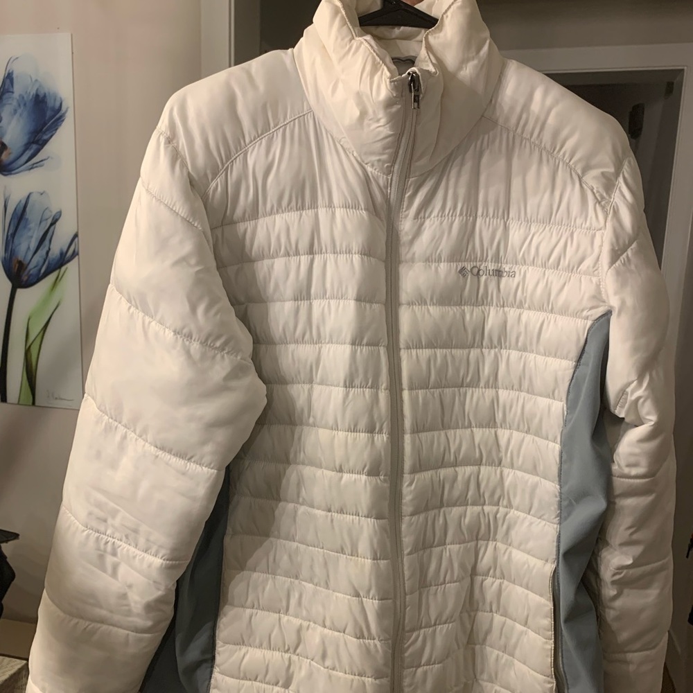 Columbia White Womens puffer jacket (water repellent)